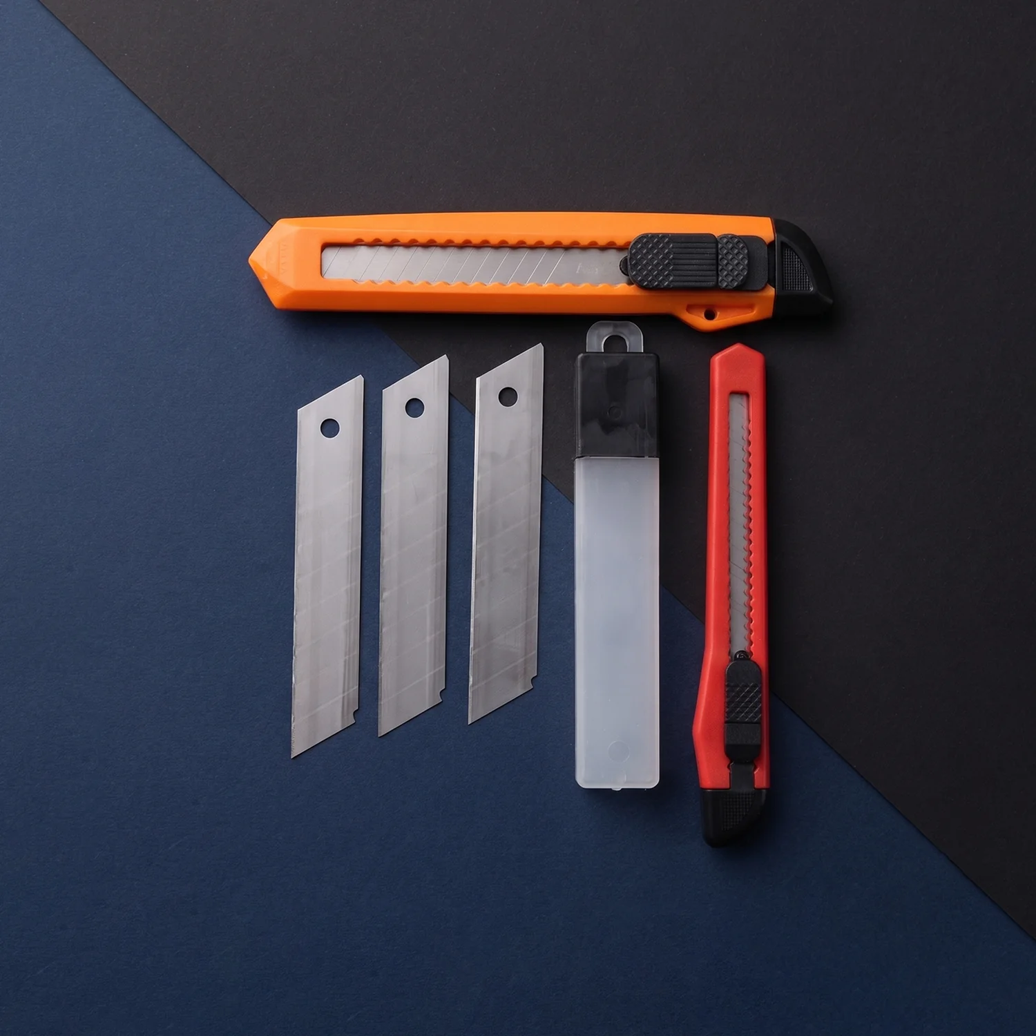 Professional Utility Knife Cutter Set with Extra Snap Off Blades (1 Set) - Image 5