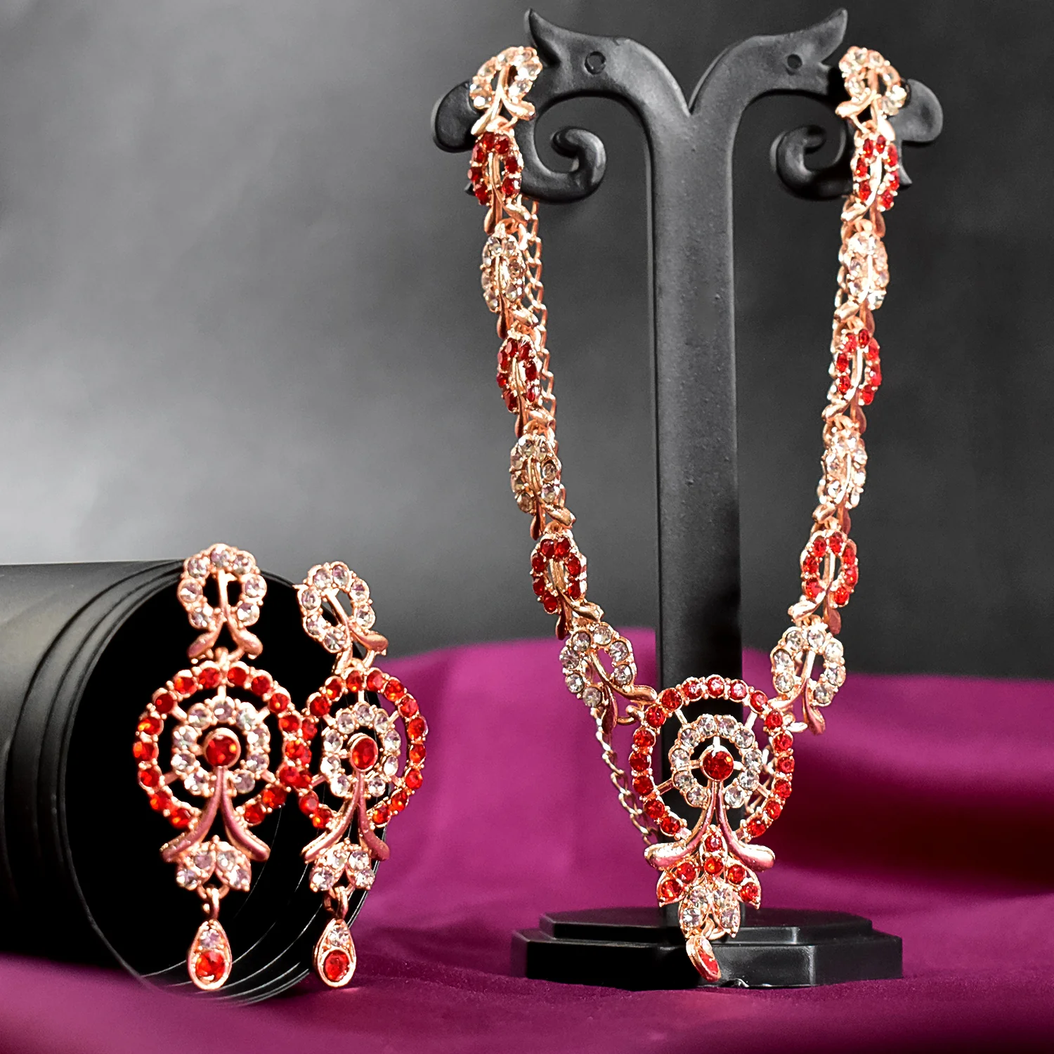 Red & White Diamond Necklace Set – Elegant Ethnic Jewellery | BW - Image 3