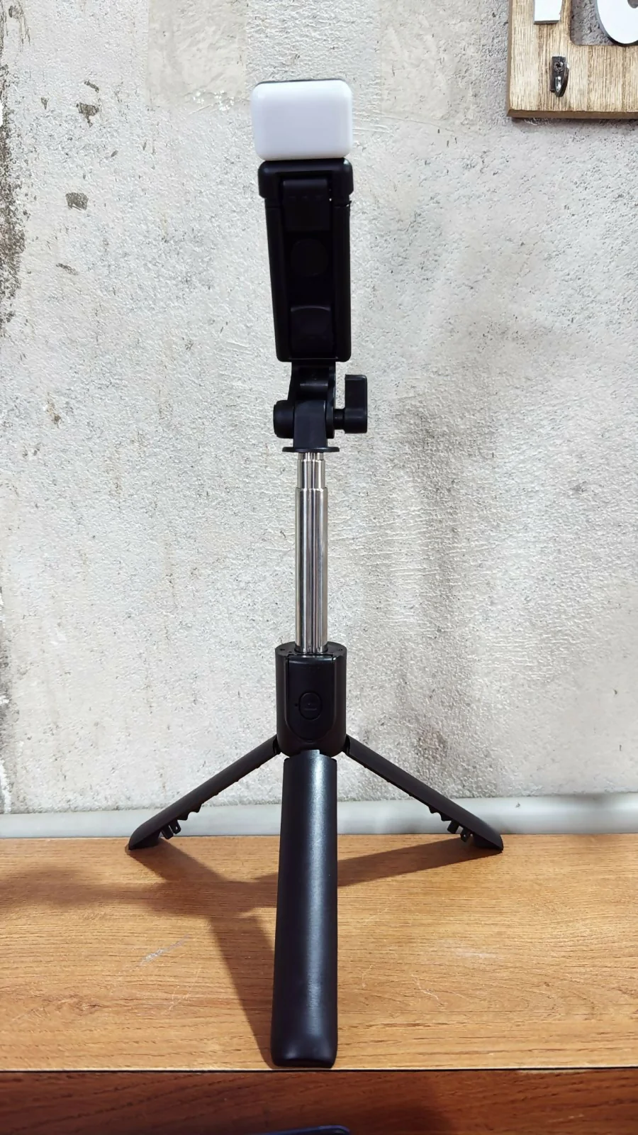 Selfie Stick Tripod with LED Light – Portable 3-in-1 Phone Stand - Image 5