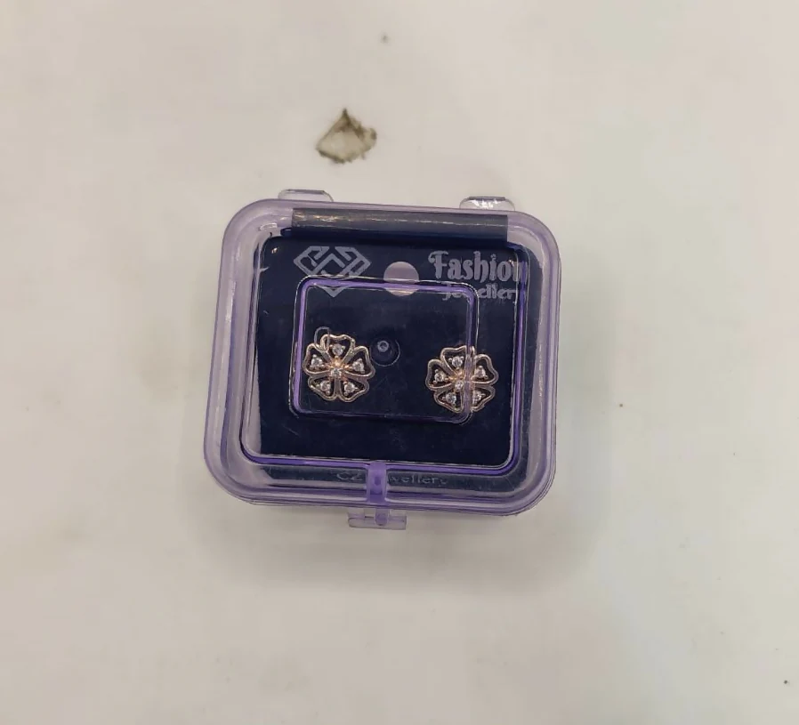 Rose Gold Floral Stud Earrings – Elegant Sparkling Cubic Zirconia - Image 5