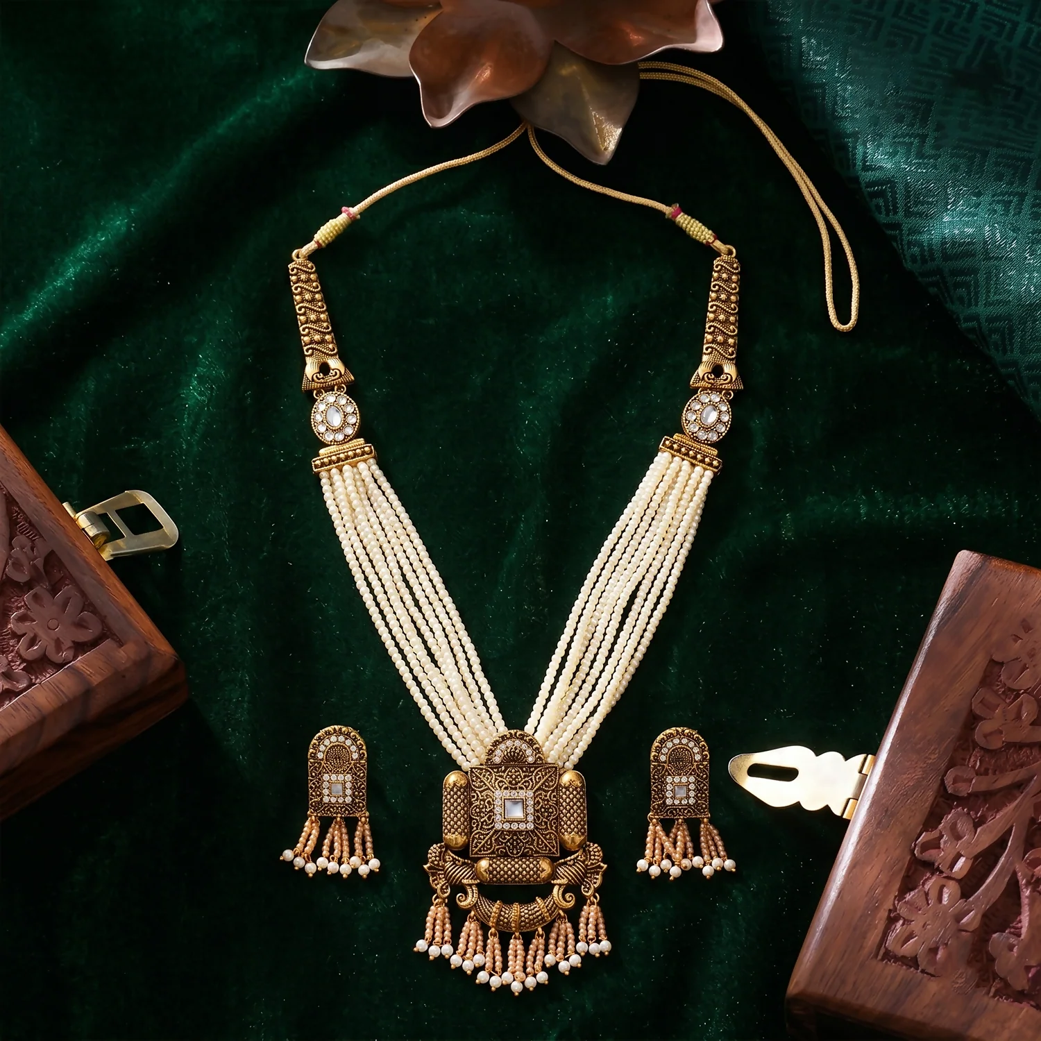 Royal Gold and Pearl Necklace Set – Elegant Traditional Jewelry