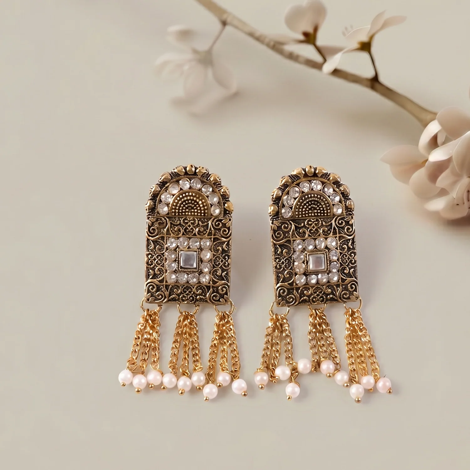 Royal Gold and Pearl Necklace Set – Elegant Traditional Jewelry - Image 4