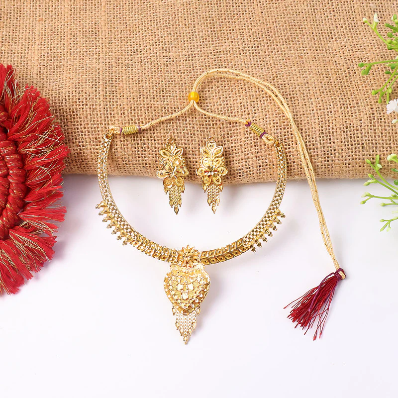Leaf Choker Necklace Set – Elegant Traditional Wedding Jewellery - Image 2