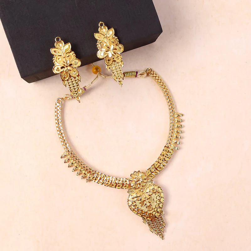 Leaf Choker Necklace Set – Elegant Traditional Wedding Jewellery - Image 3