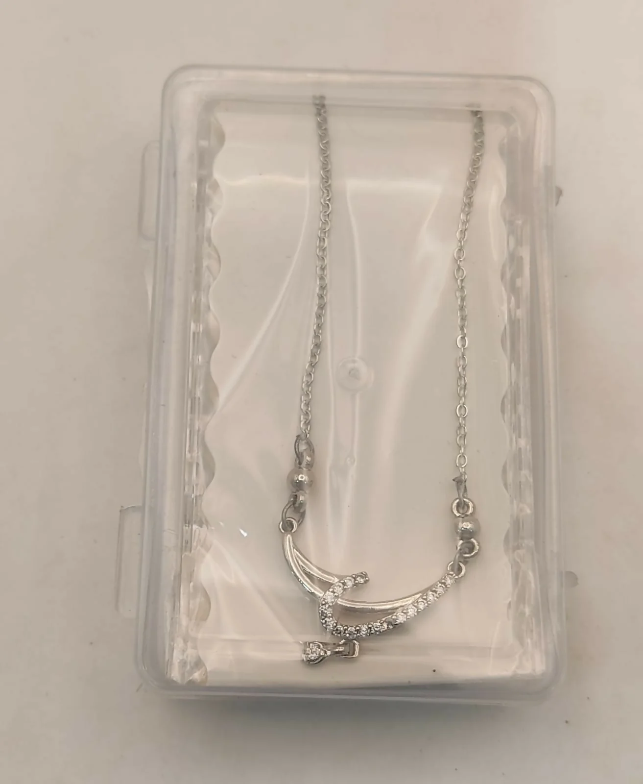 Crescent Curve Pendant Necklace – Elegant Silver Tone Design - Image 5