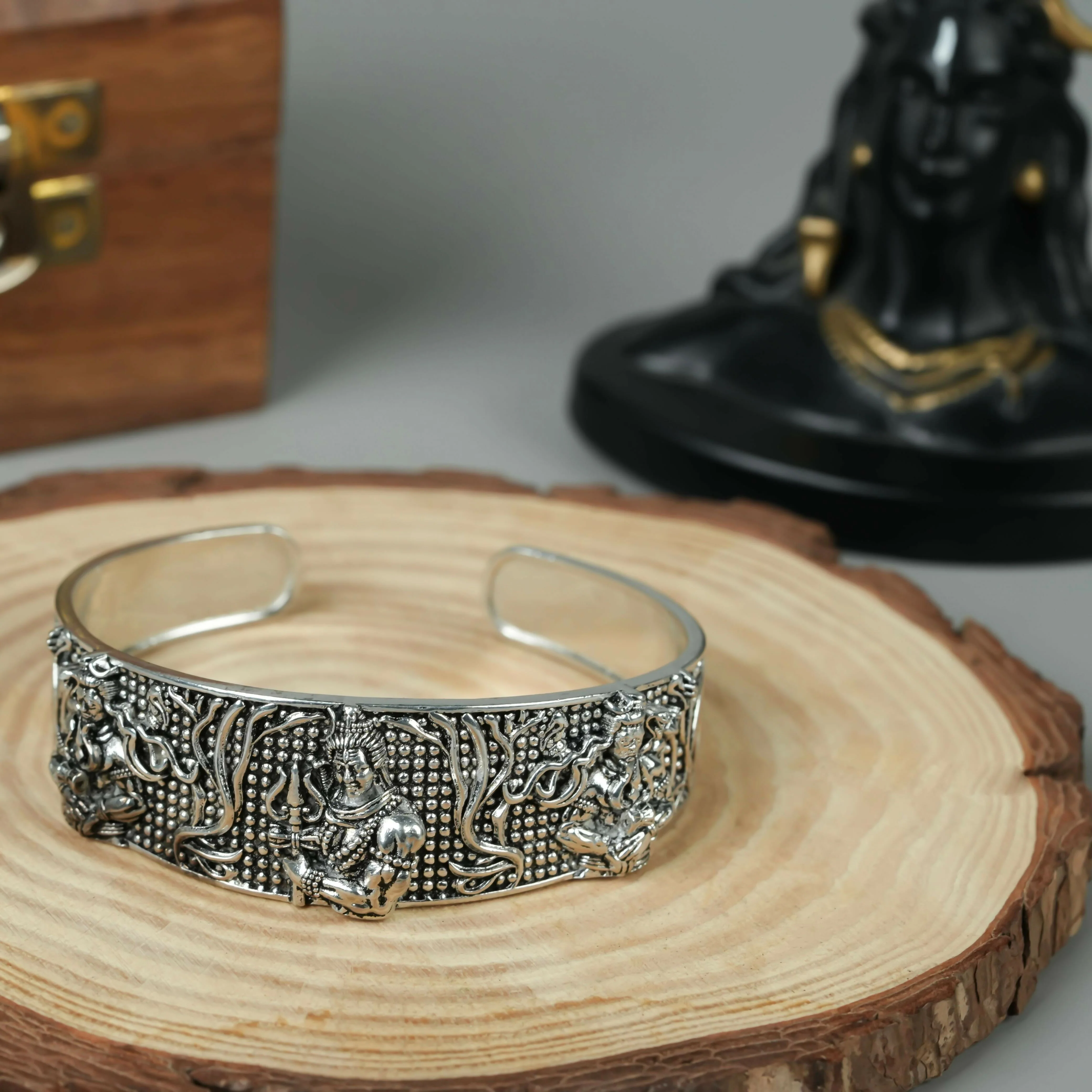 Lord Shiva Carved Silver-Tone Adjustable Bracelet – Unisex Spiritual Cuff - Image 3