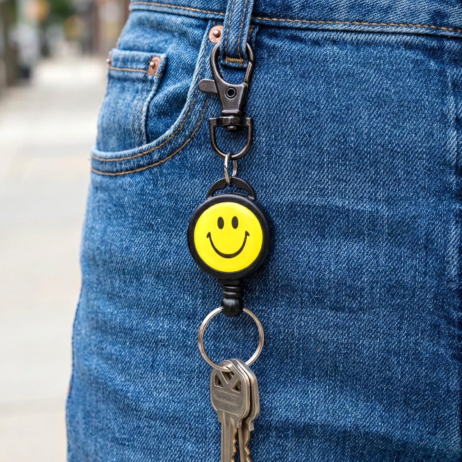 Smiley Face Retractable Keychain – Durable Heavy-Duty Clip - Image 3