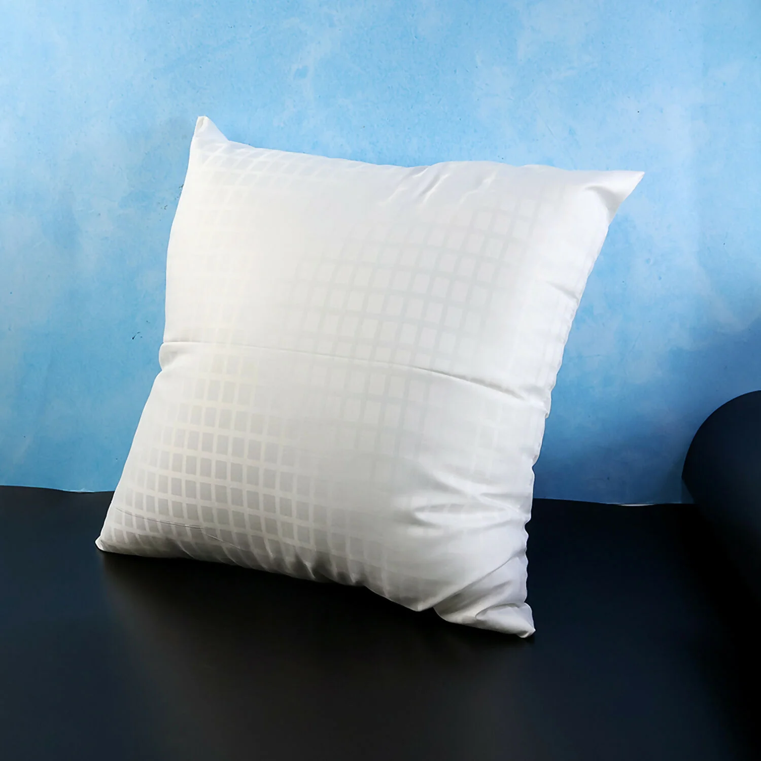 Microfiber Sleeping Pillow – Soft 61x61 cm Premium Comfort - Image 4