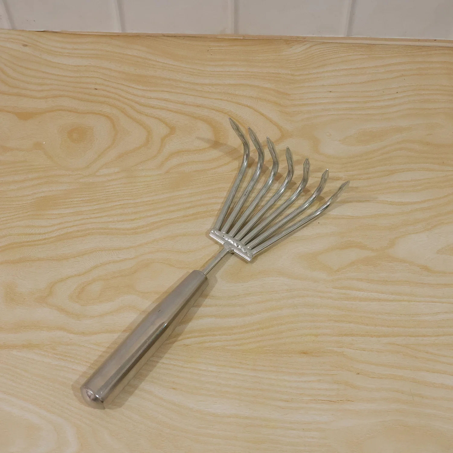 Stainless Steel Garden Rake – Durable & Rust-Resistant Tool for Easy Gardening - Image 9