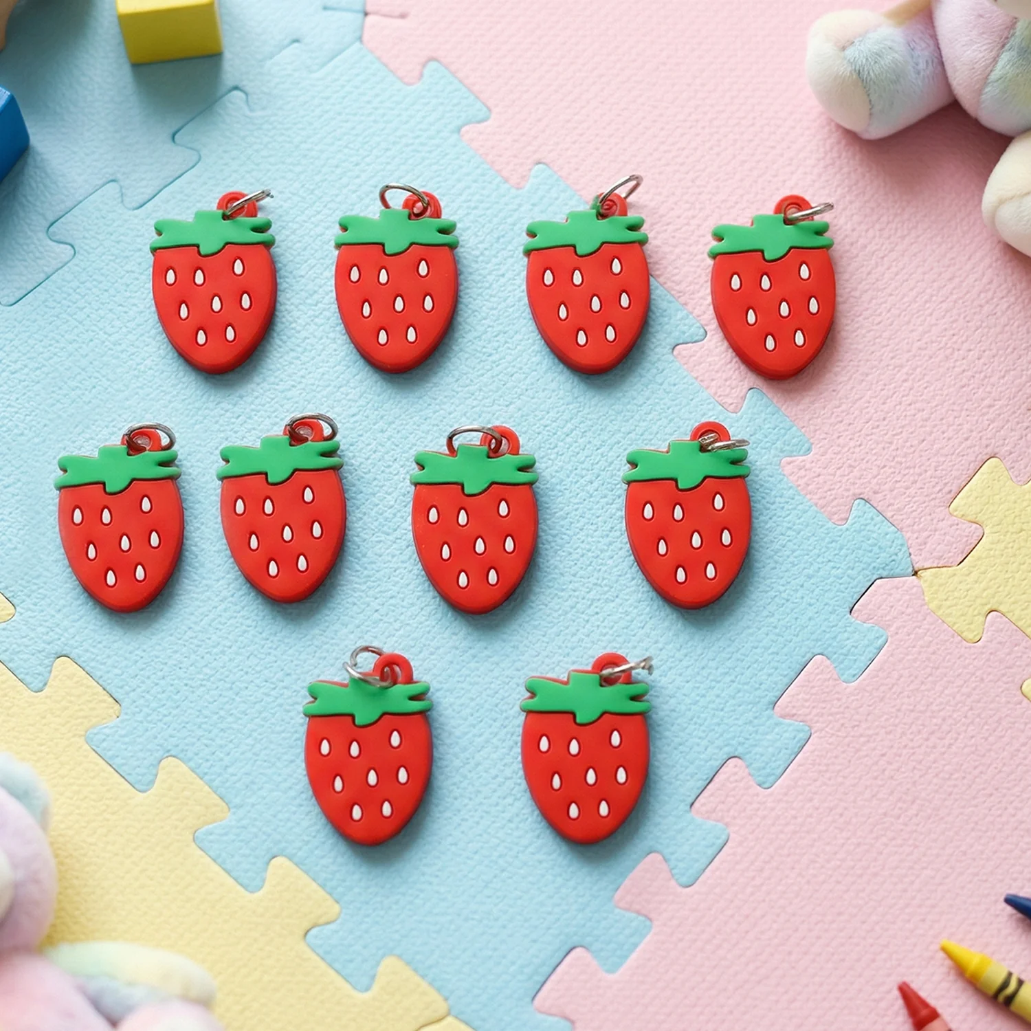 Strawberry Design Bag Charm Keychain Set – Fun Fruit Decor - Image 5