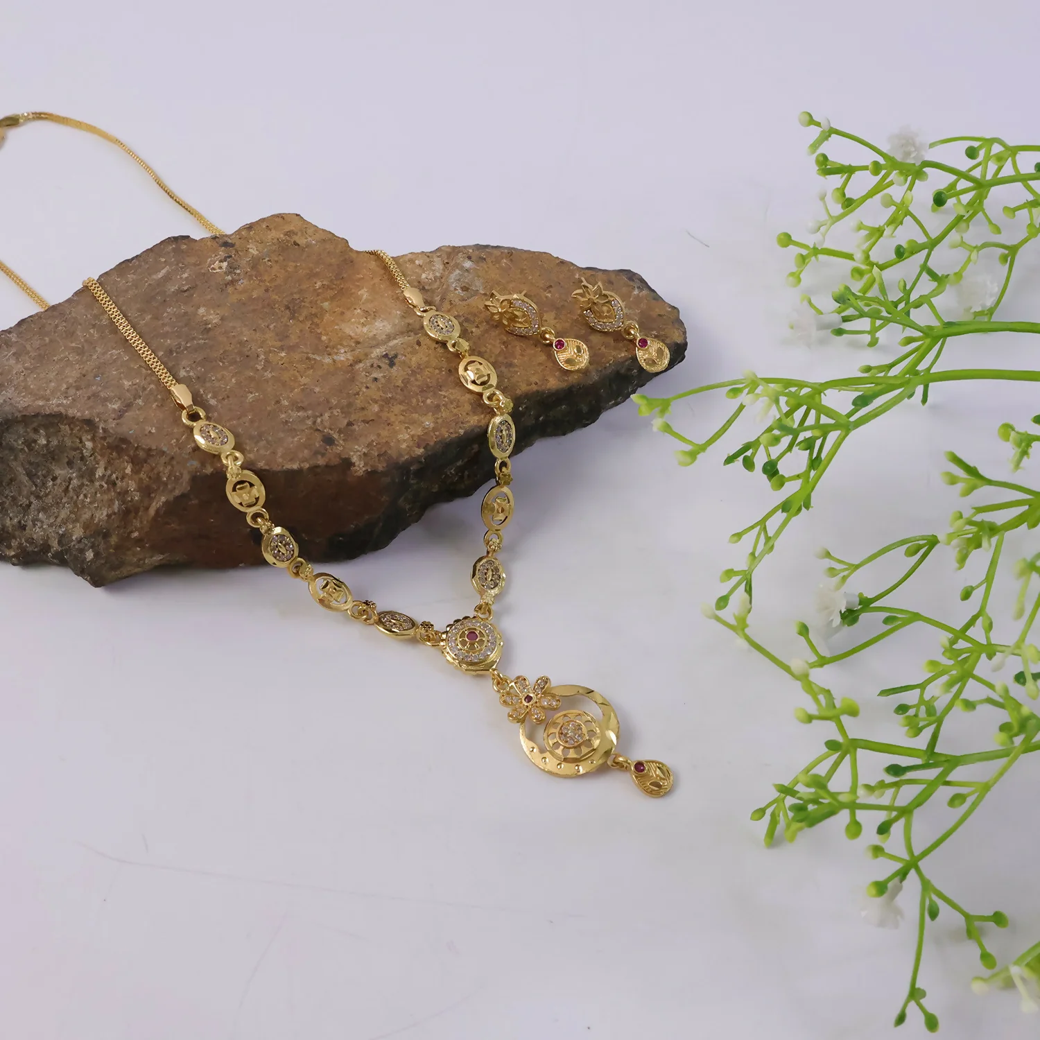 Jewellery – Elegant Gold-Tone Circular Pendant Set for Special Occasions - Image 5