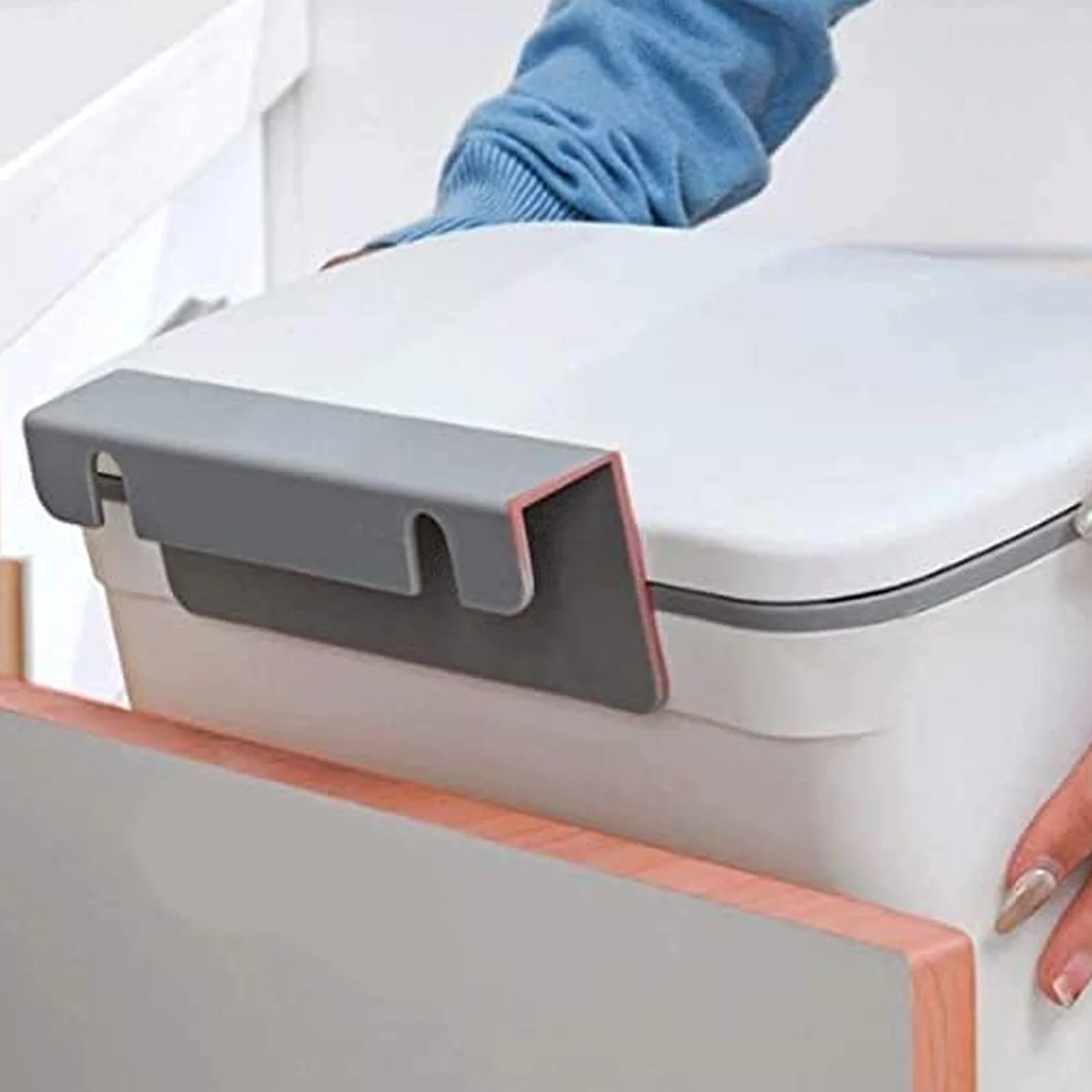Kitchen Dustbin – Space-Saving Wall Mounted Plastic Bin - Image 7