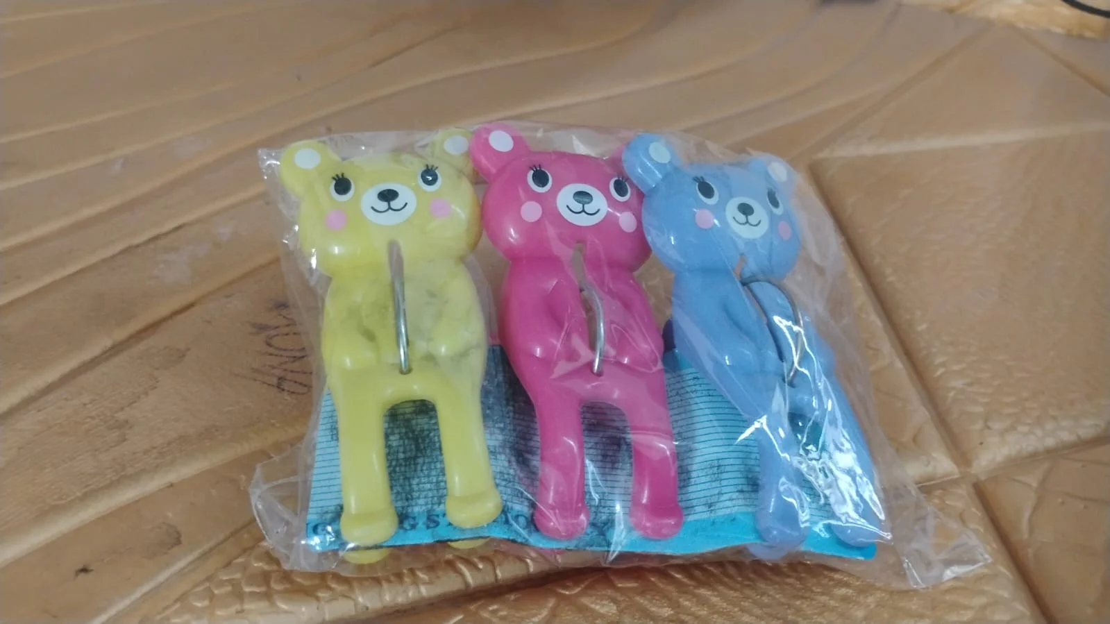 Windproof Towel Clips – Strong Plastic Clips for Beach Towels (3 Pcs) - Image 7