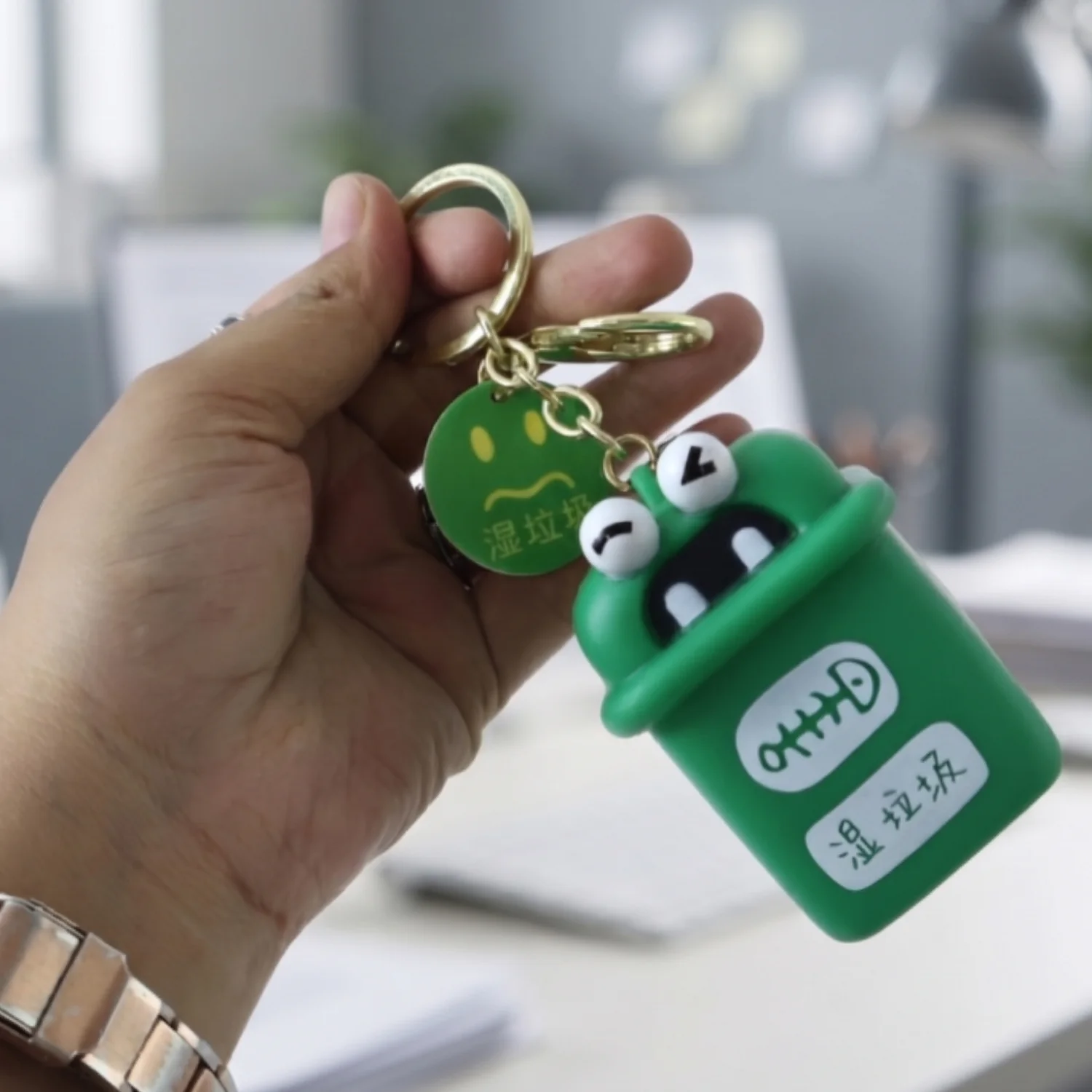 Trash Can Keychain – Durable Plastic Mini Recycle Bin Charm - Image 4