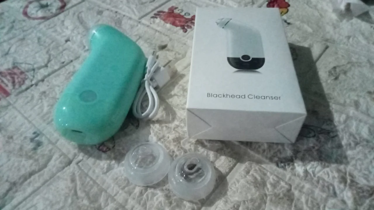 Vacuum Blackhead Remover – Mini Handheld Facial Tool | GlowForm - Image 7
