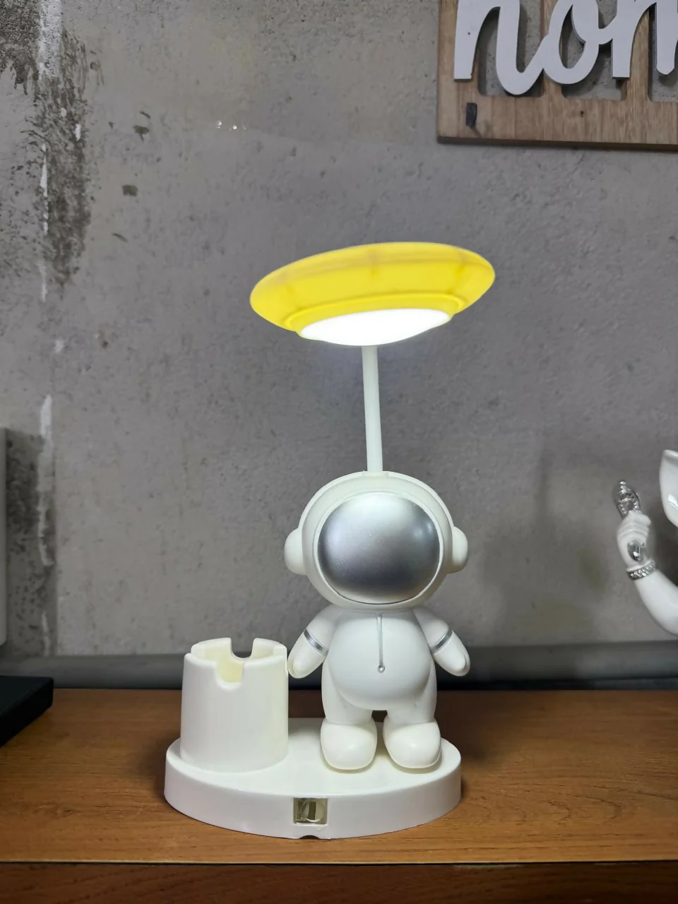 Astronaut LED Desk Lamp with Pen Holder – Soft Light for Kids & Study - Image 6
